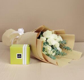 12 white roses and patchi